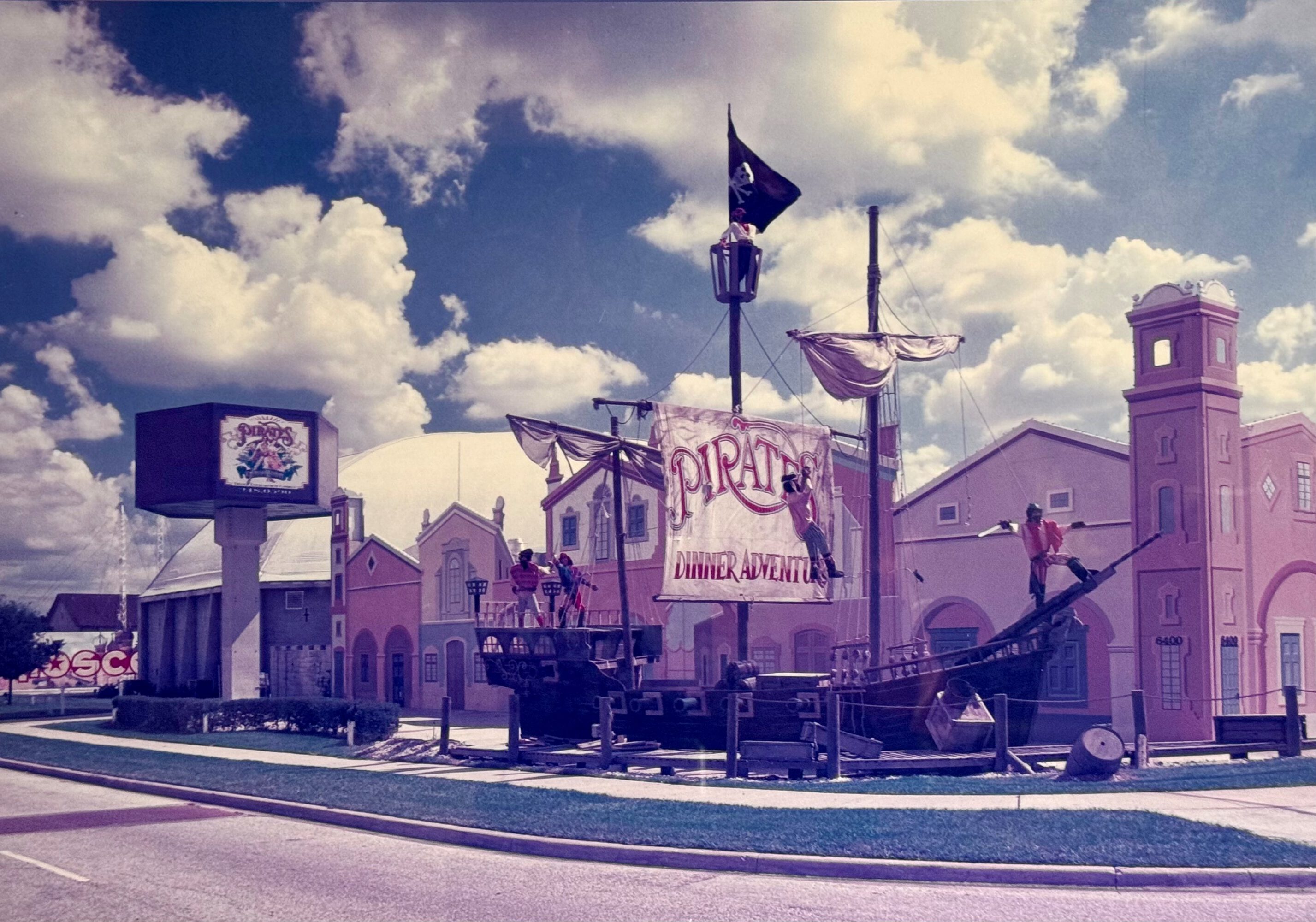 Pirate's Dinner Adventure (HJ High)