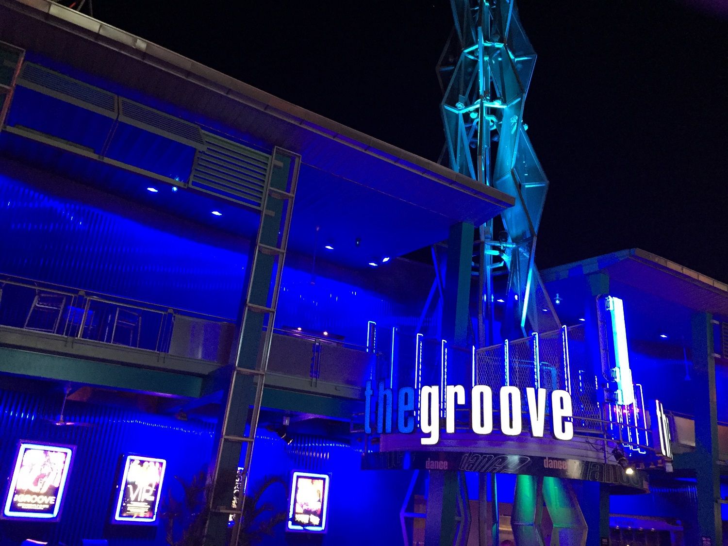 The Groove (Crane Construction)